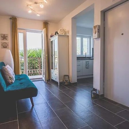 Violet Seaview * Vis